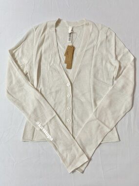 SKIMS Featherweight Cashmere Button up Cardigan Egret